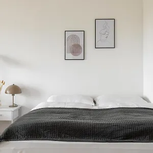 https://global-living-design-apartments-i-terrace-i-kitchen-i.getmunichhotels.com