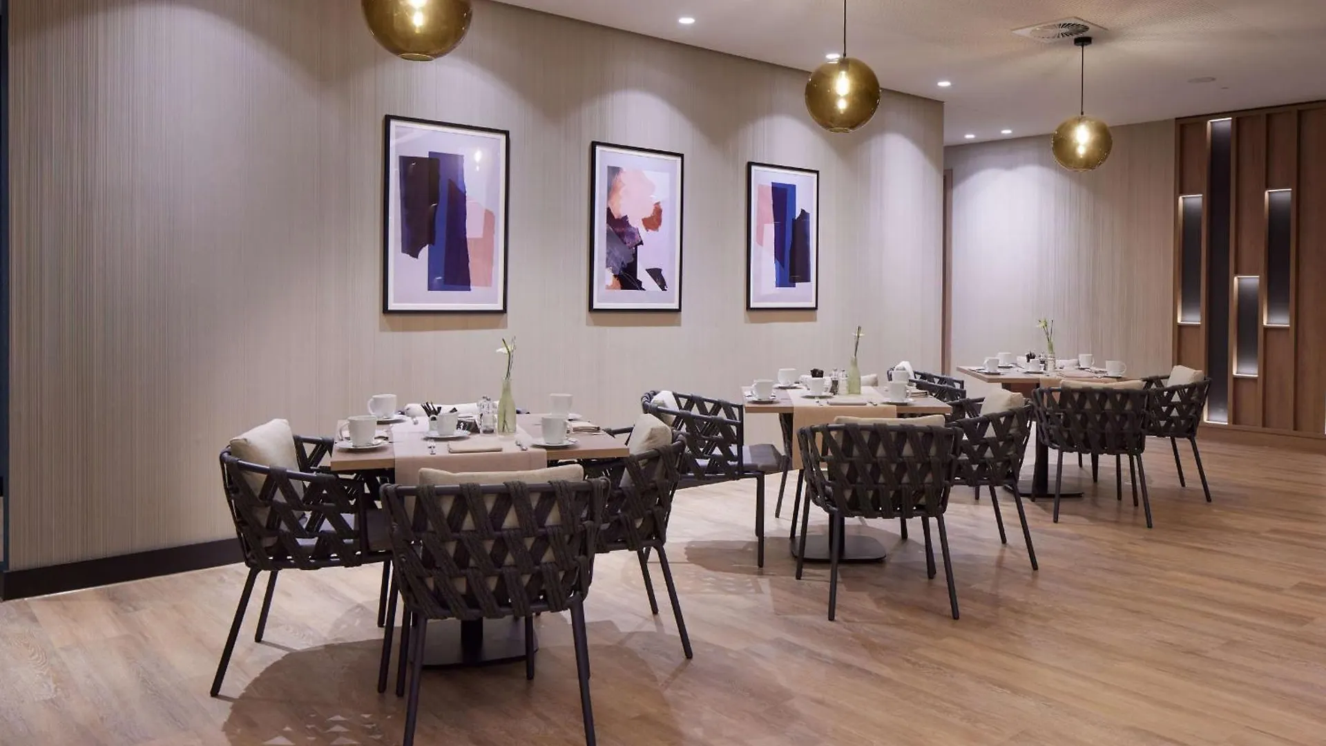 DoubleTree by Hilton Hannover Schweizerhof Hotel