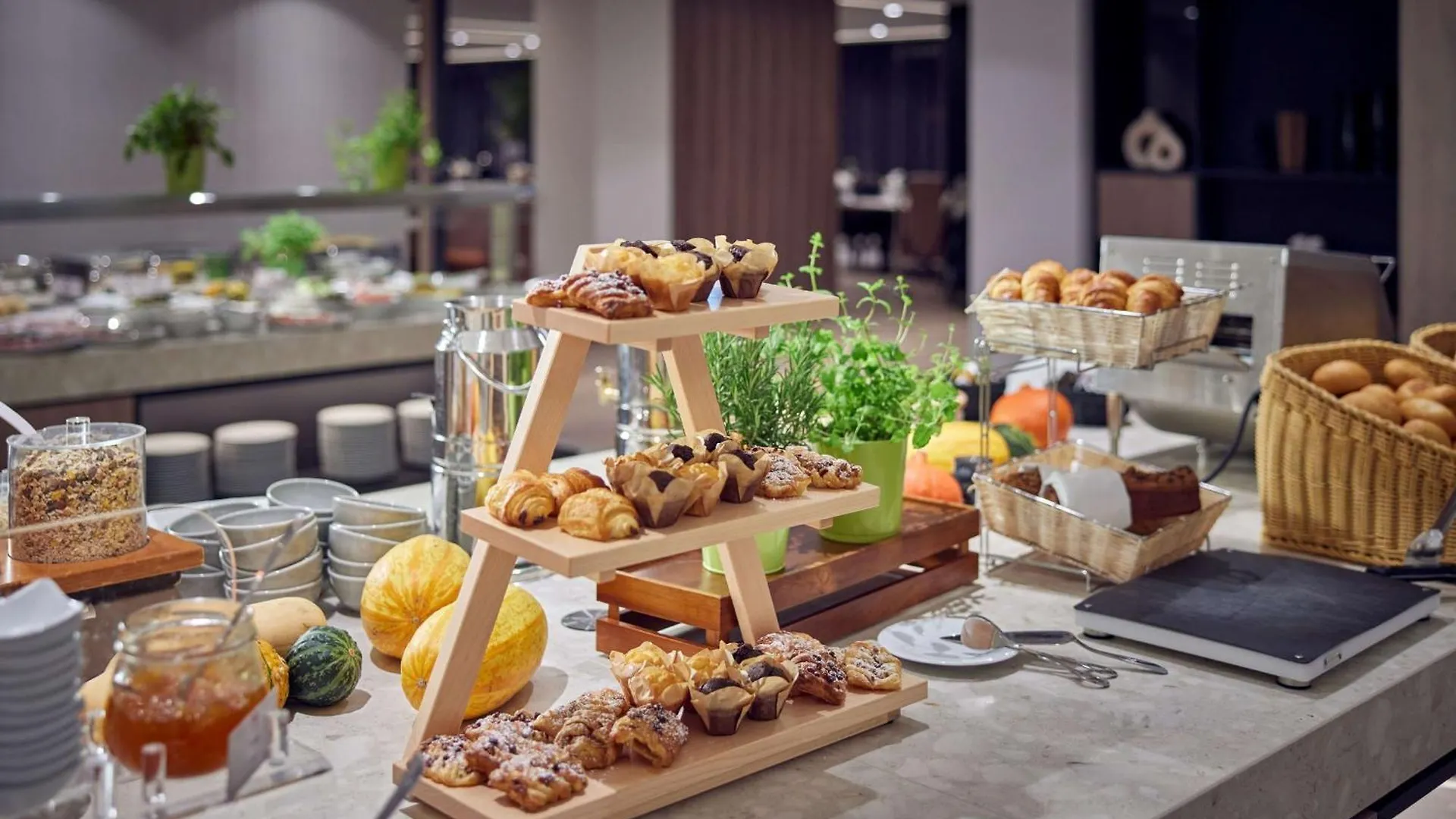 Doubletree By Hilton Hannover Schweizerhof Отель