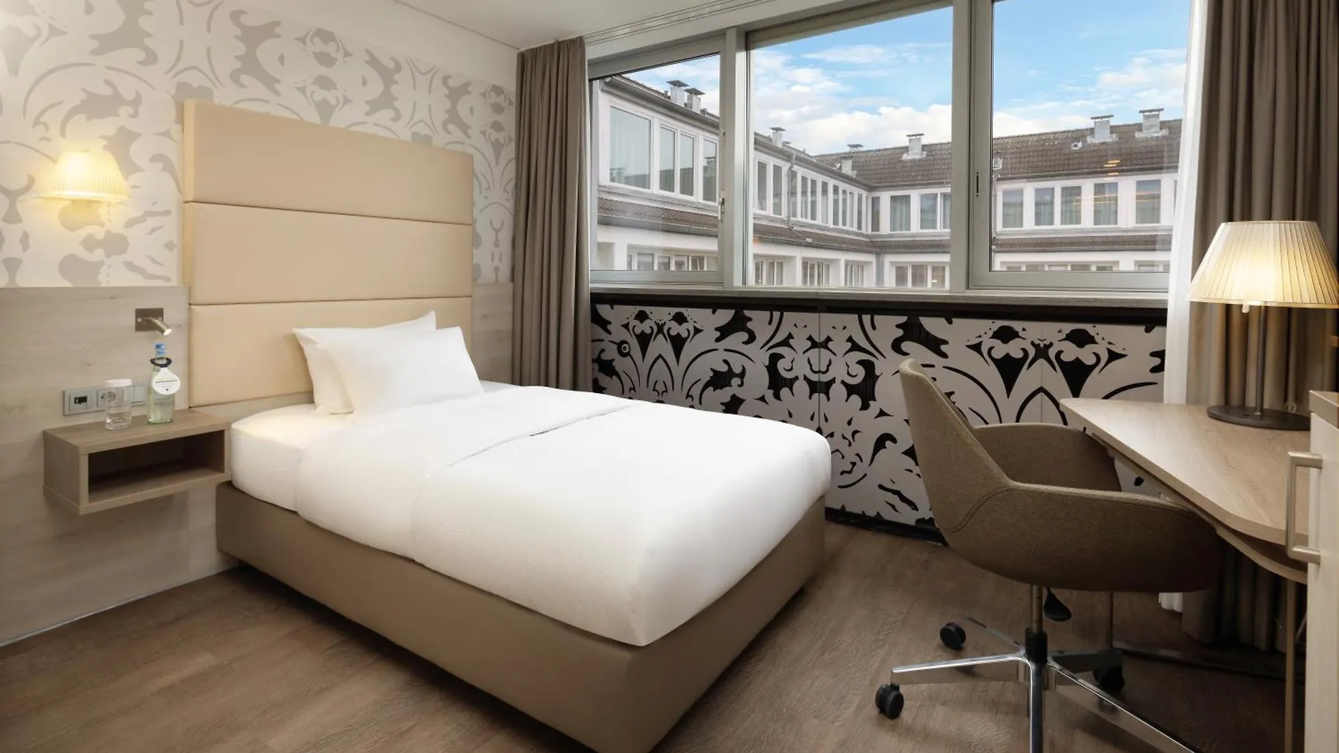 **** Hotel DoubleTree by Hilton Hannover Schweizerhof Deutschland
